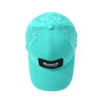casquette trucker 6 panneaux en tissu fonctionnel avec ecusson tisse et perforation laser - View 17