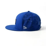 casquette trucker 6 panneaux en tissu fonctionnel avec patch en caoutchouc et perforation laser - View 9