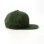 casquette trucker 6 panneaux en tissu fonctionnel avec patch en caoutchouc et perforation laser - View 19