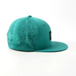 casquette trucker 6 panneaux en tissu fonctionnel avec patch en caoutchouc et perforation laser - View 20