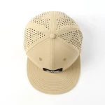 casquette trucker 6 panneaux en tissu fonctionnel avec patch en caoutchouc et perforation laser - View 22