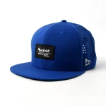 casquette trucker 6 panneaux en tissu fonctionnel avec patch en caoutchouc et perforation laser - View 1