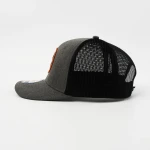 casquette trucker 6 panneaux en coton avec ecusson tisse et broderie de bordure - View 3