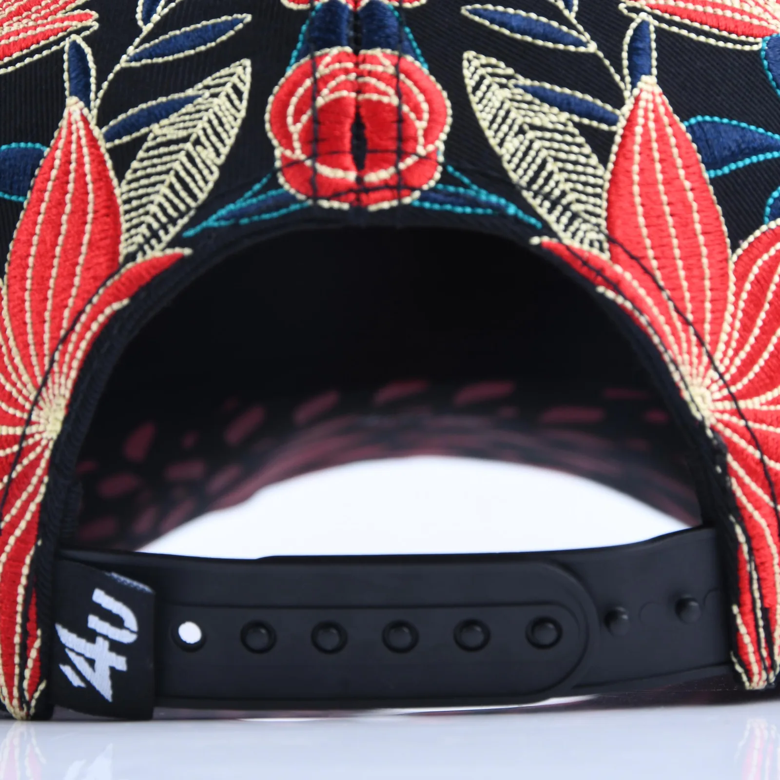 Streetwear 6-Panel Baseball Cap with Flat Embroidery and Screen Printing